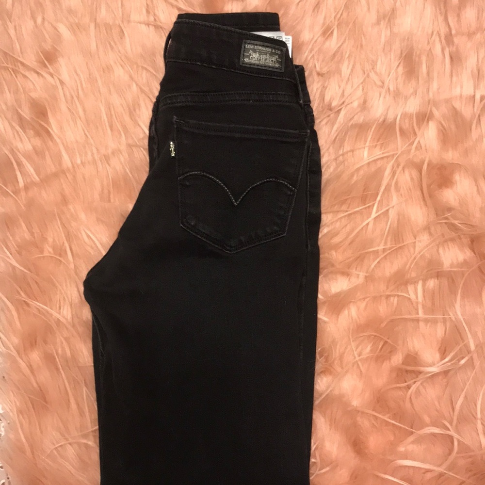 Black Levi leggings